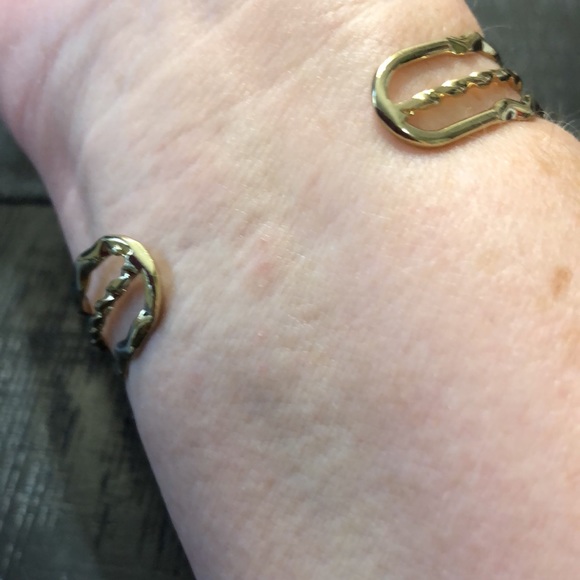 NWT Charming Charlie Gold Tone Cuff Bracelet! - Picture 4 of 4